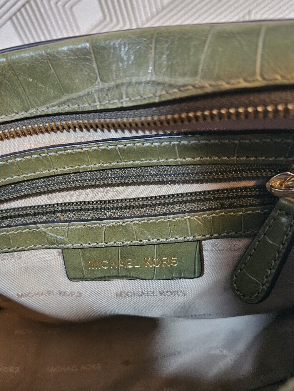 Michael Kors Ginny Croc Embossed Tassel Charm Crossbody Bag Green - Picture 5 of 11